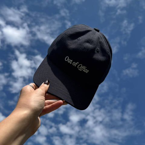 CASQUETTE BRODÉE BLEUE - OUT OF OFFICE
