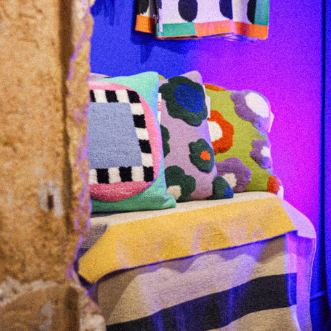COUSSIN MOTIFS COLORÉS - TUFTÉ