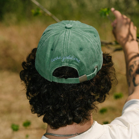 CASQUETTE BRODEE VERTE - CERISE SUR LE GATEAU