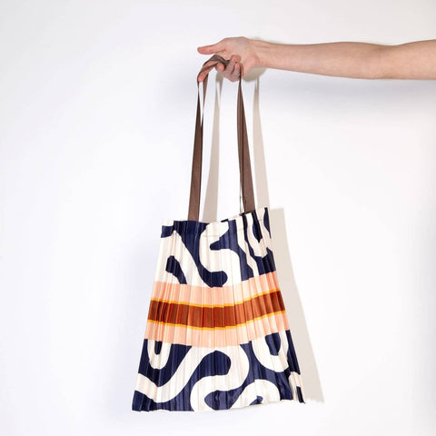 TOTE BAG LEGER GRAPHIQUE - SOIE SYNTHETIQUE PLISSÉE