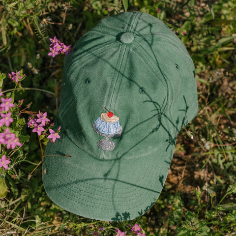 CASQUETTE BRODEE VERTE - CERISE SUR LE GATEAU