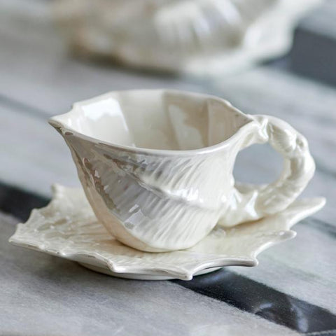 TASSE AVEC SOUCOUPE - COQUILLAGE IRISE