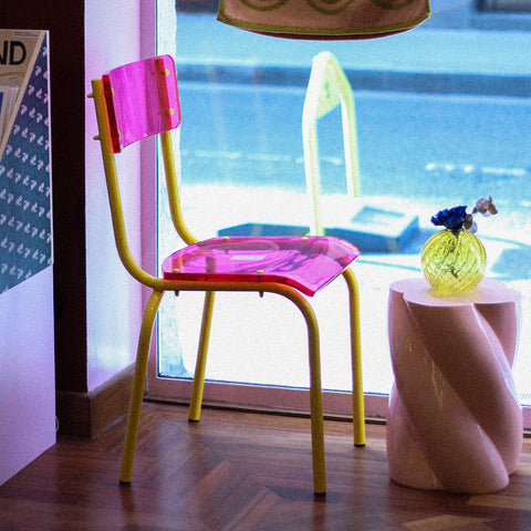 CHAISE PLEXIGLASS ACRYLIQUE - JAUNE & ROSE